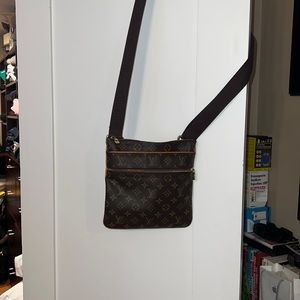Louis Vuitton crossbody 3 zipper LV